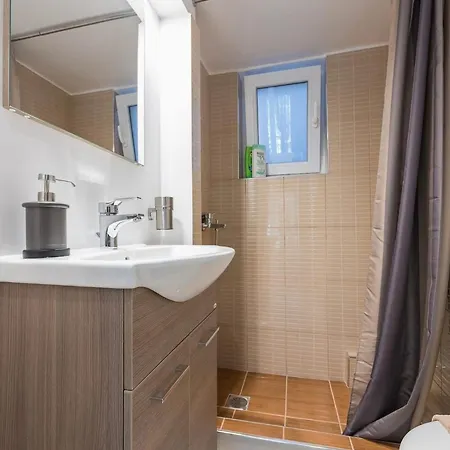 Cozy Apartment-2